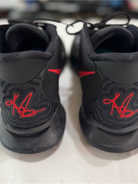 BRAND NEW Nike Kyrie Bred 7 Men\'s Black Athletic Shoes with Red Accents main image 6